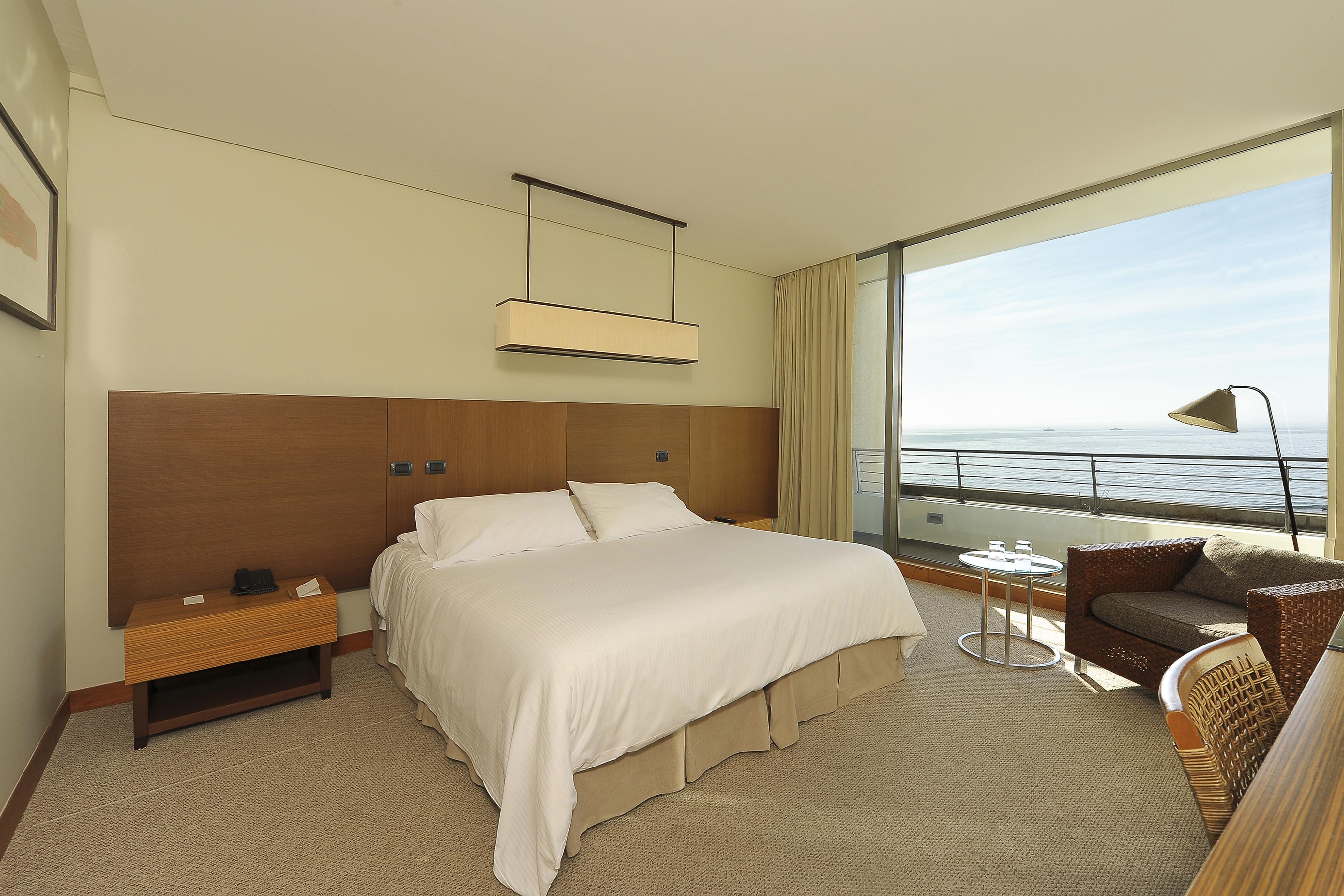 Отель Enjoy Кокимбо Экстерьер фото A bedroom at the InterContinental Santiago