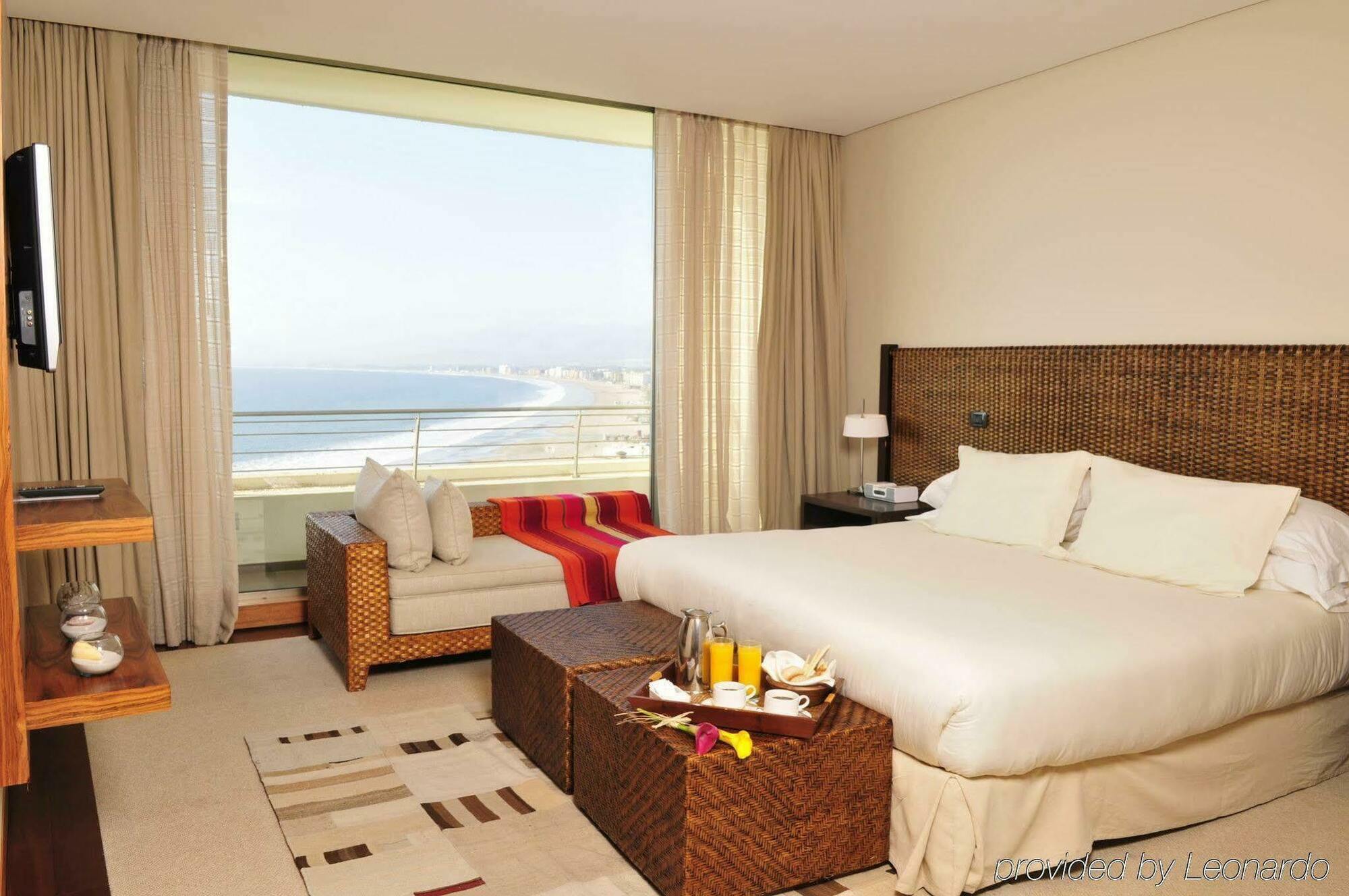 Отель Enjoy Кокимбо Экстерьер фото A room at the Sheraton Lima Hotel